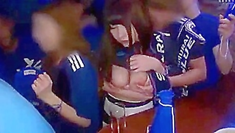 Bonita Novia es follada al frente de su novio Tonto VER Completo