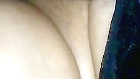 Mais um amigo fodendo a esposa com ajuda do marido