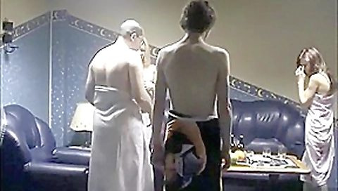 maxcuckold.com Swingers In Amateur Action