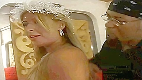 XY CUCKOLD FILMS AMATEUR BLONDE WIFE ON VIDEO WITH STRANGER