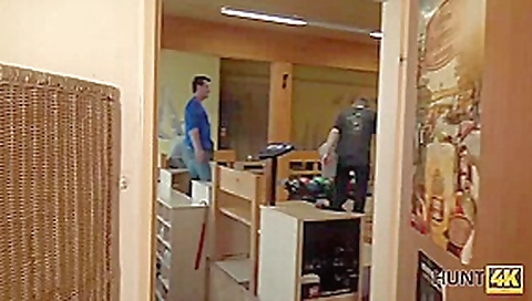 HUNT4K. Guy penetrates attractive beauty while cuckold plays bowling