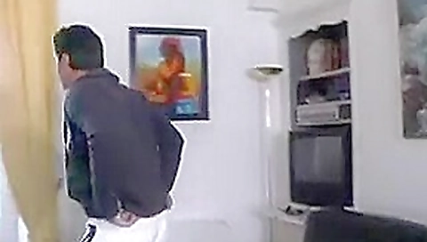 Le mari offre sa femme a trois mecs pour un gang bang