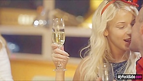 Adele Sunshine Bella and Karol Lilien start the year banging